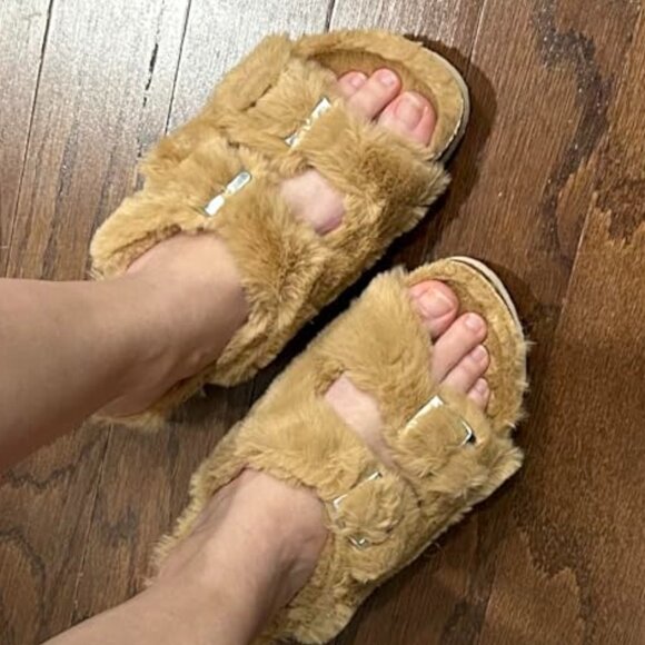Woman's Fuzzy Slippers - Picture 4 of 8
